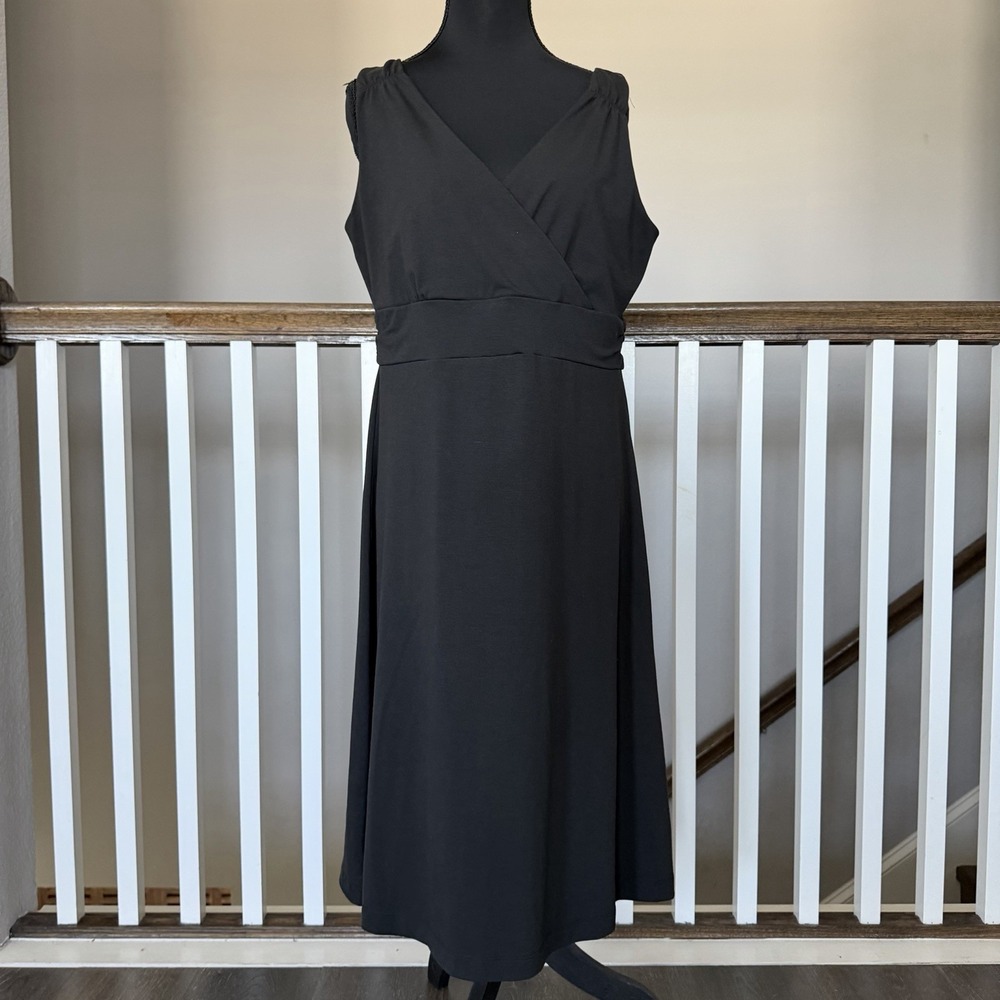 EDDIE BAUER Outdoor Black Faux Wrap V Neck Dress Sporty Gorpcore  Stretch Travel